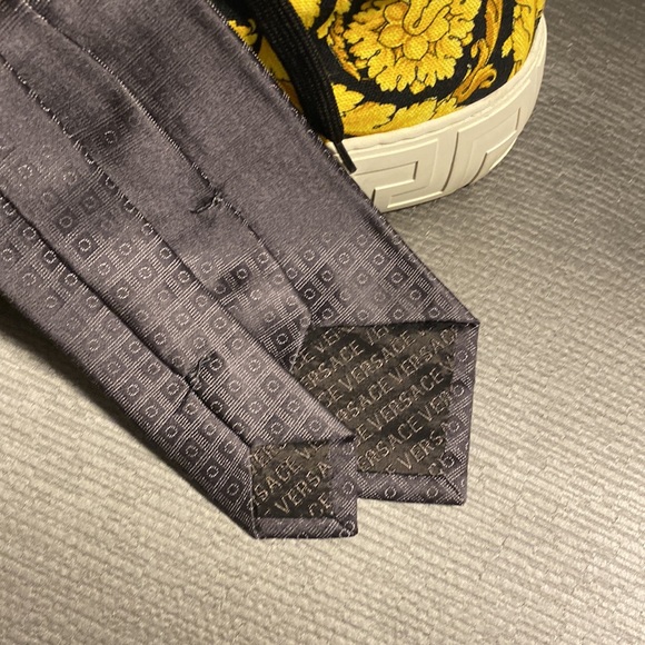 Versace tone on tone - Picture 4 of 4